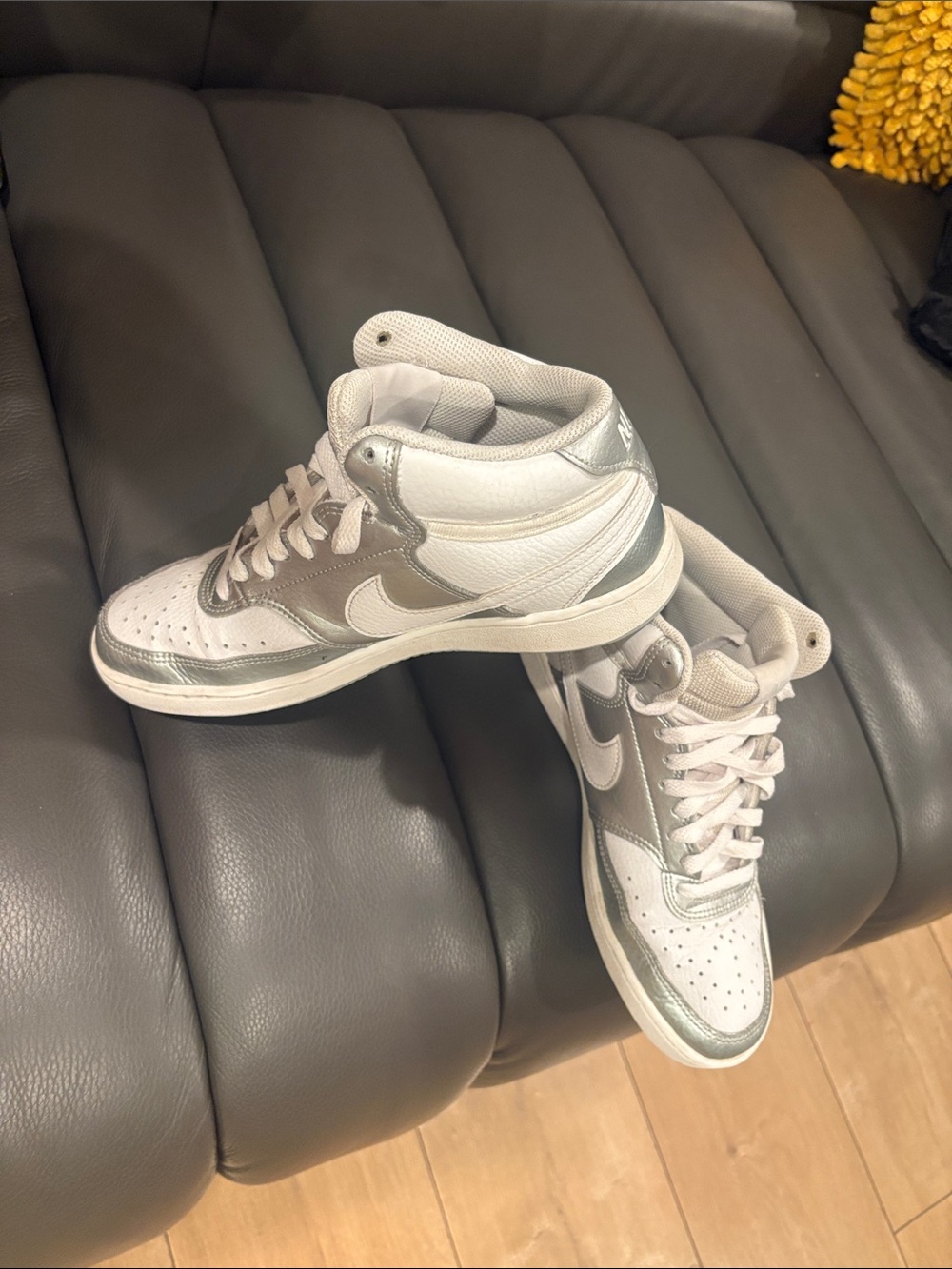 Nike women’s High-Top Shoes Size 7.5